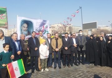 حضور فرهنگیان و دانش آموزان در راهپیمایی۲۲ بهمن