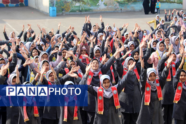 همخوانی سرود پیشتازان در دبستان معراج قم