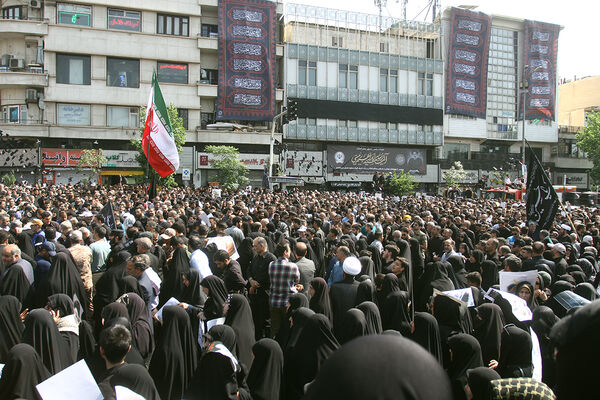 مراسم تشییع پیکر شهدای خدمت در تهران