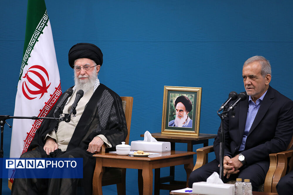 دیدار رئیس‌جمهور و اعضای هیأت دولت چهاردهم با رهبر معظم انقلاب