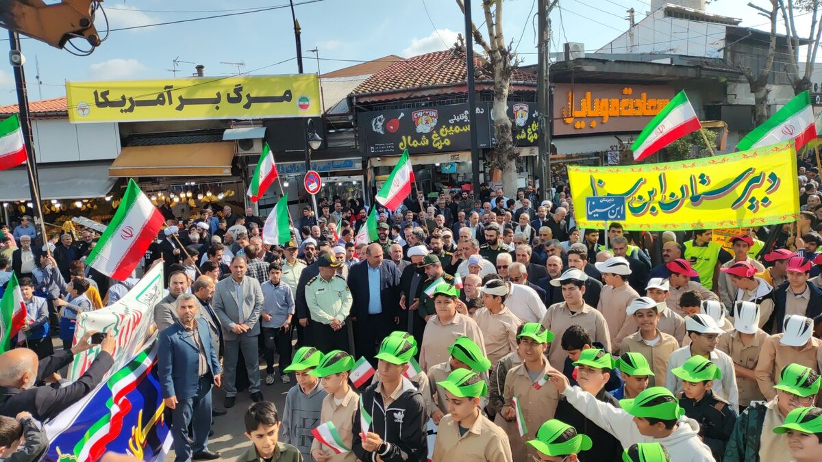 حضور پرشور آینده‌سازان انقلاب در راهپیمایی استکبار ستیزانه ۱۳ آبان