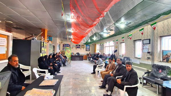 نمایشگاه «مدرسه انقلاب» دبیرستان میثاق