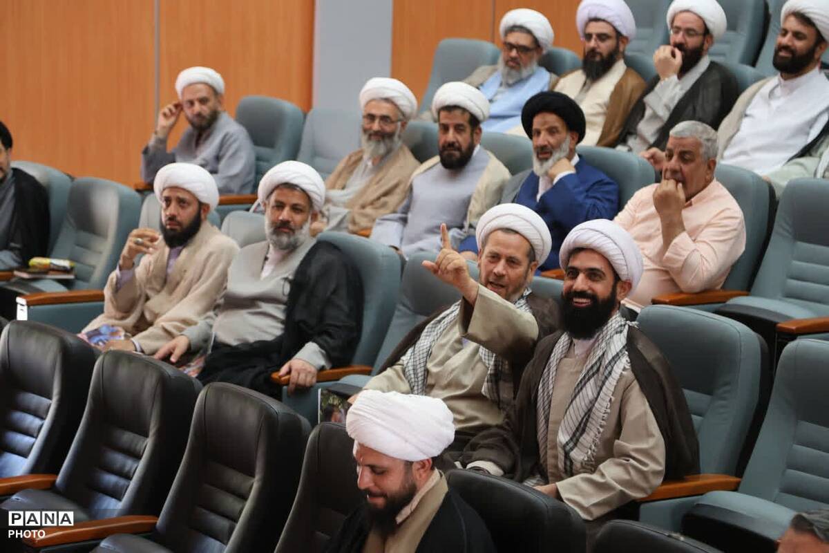 نشست مشترک ائمه جمعه همدان با مدیران صنعت آب و برق