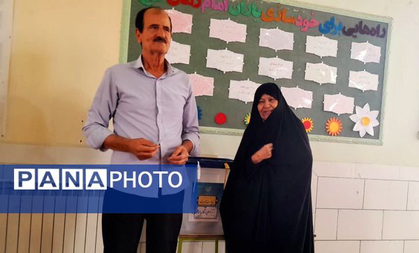 حضور شورآفرین مردم شهرستان راور در پای صندوق‌های رای