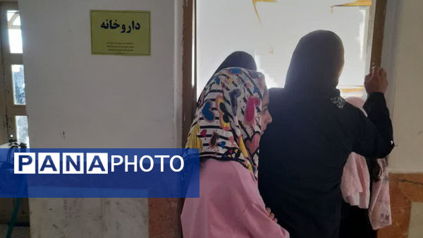 تیم درمانی درمانگاه بسیجیان آشخانه به اهالی روستای چخماقلو