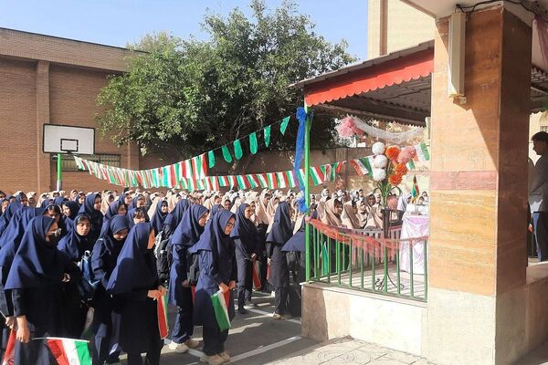 برگزاری جشن آغاز سال تحصیلی جدید در مدرسه بعثت ناحیه یک شهرری