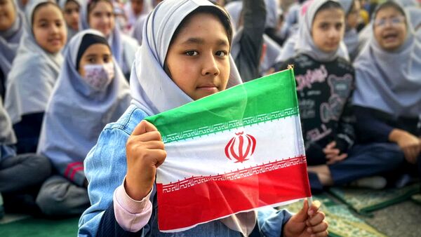 جشنی به رنگ پرچم ایران در دبستان نیایش 