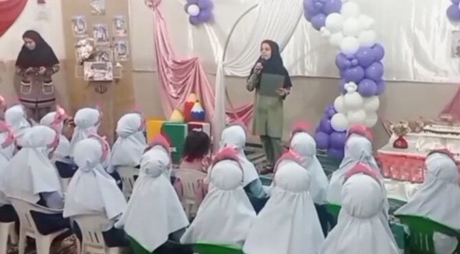 جشن شکوفه‌ها در دبستان شاهد فدک