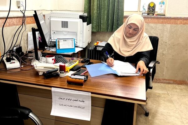 ثبت‌نام مهر امسال در مدرسه حضرت زینب (صدرا) با چالش ازدحام و ظرفیت محدود آغاز شد