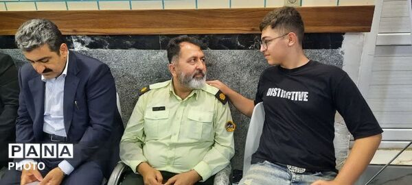 میز خدمت؛ پل ارتباطی مسئولان و مردم در نماز جمعه شهرستان ساوجبلاغ