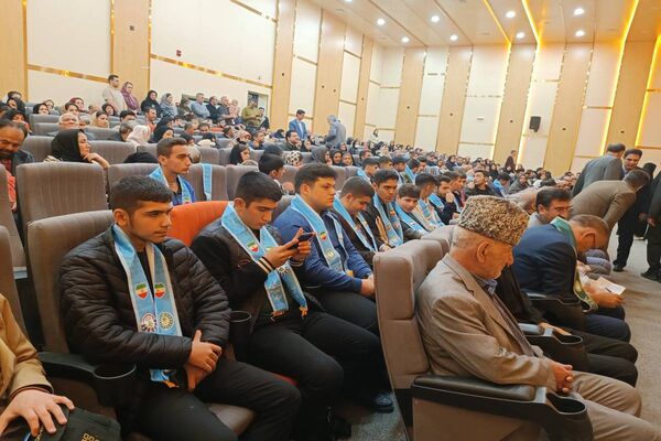 همایش بدرقه‌ دانش‌آموزان منتخب سازمان دانش‌آموزی به عمره‌ مفرده دانش‌آموزی