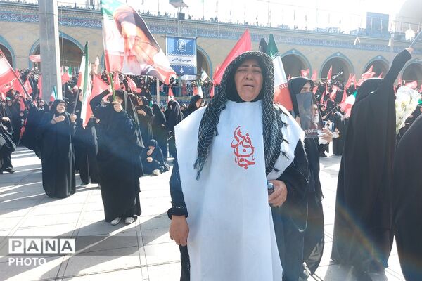 حضور باشکوه خونخواهان رهبر شهید در مصلی امام خمینی(ره) تهران