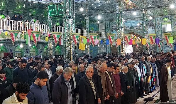 حضور پرشور دانش‌آموزان در نمازجمعه منطقه امامزاده