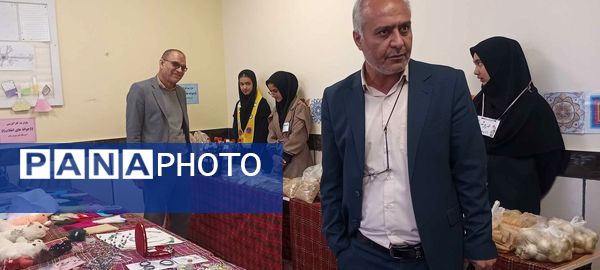 بازدید معاون آموزشی آموزش و پرورش خلیل آباد از بازارچه کار آفرینی جوانه های انقلاب