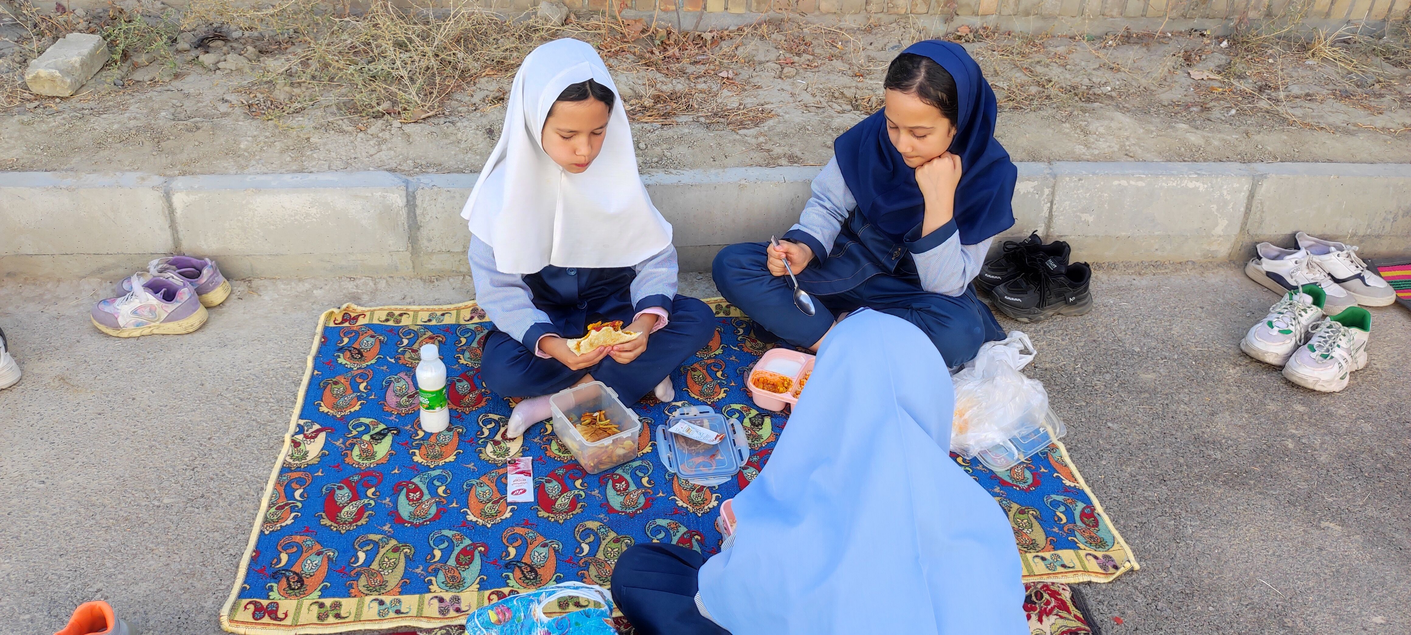 نهار سالم به مناسبت روز جهانی غذا و پوکی استخوان در مدرسه شهید خاقانی شیروان