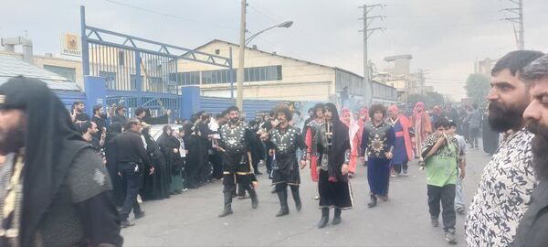 استقبال عزاداران حسینی از کاروان نمادین اسرای کربلا در قم