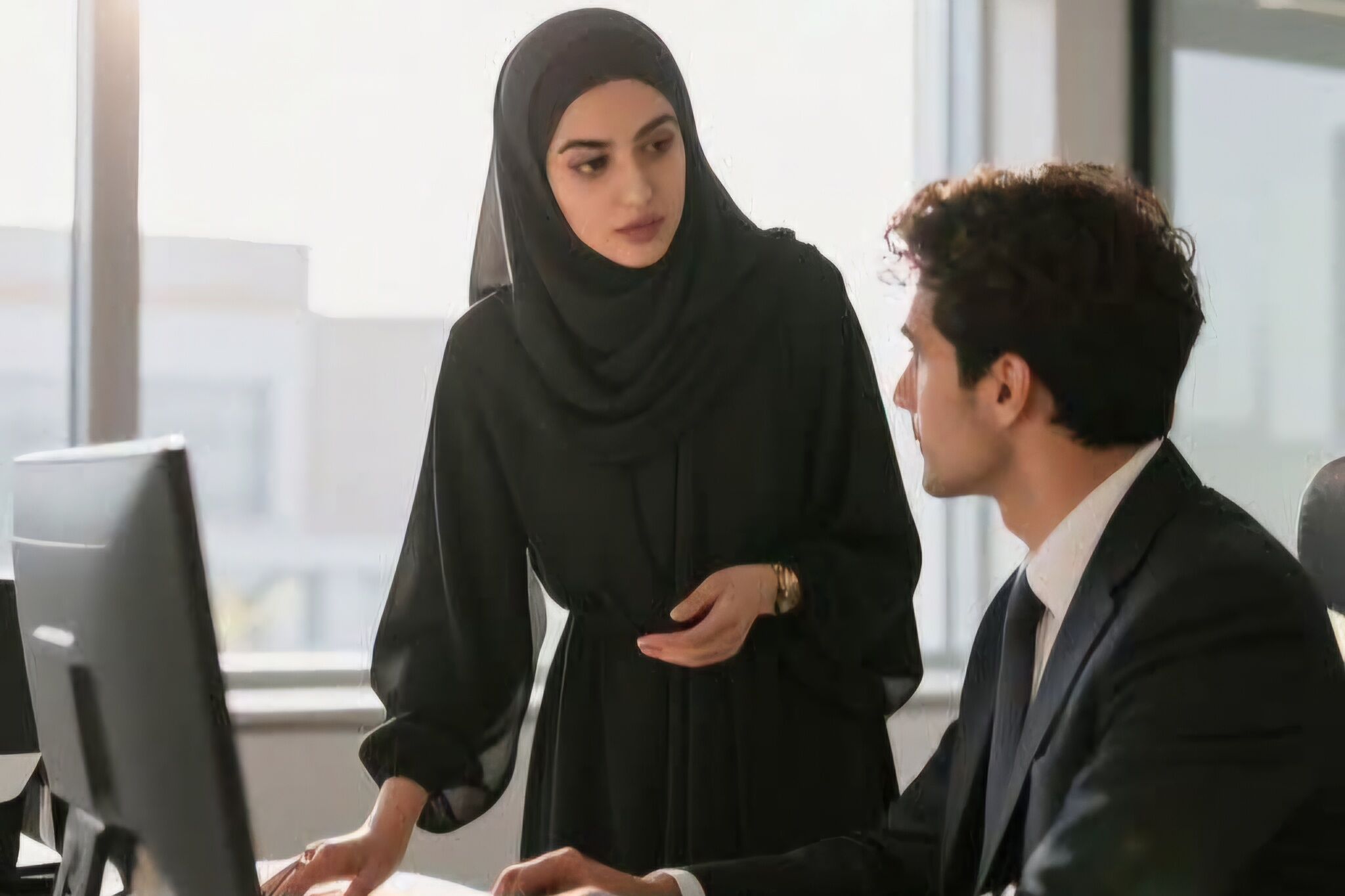 ردپای تعهد در گذر ثانیه‌ها؛ به بهانه‌ی روز کارمند