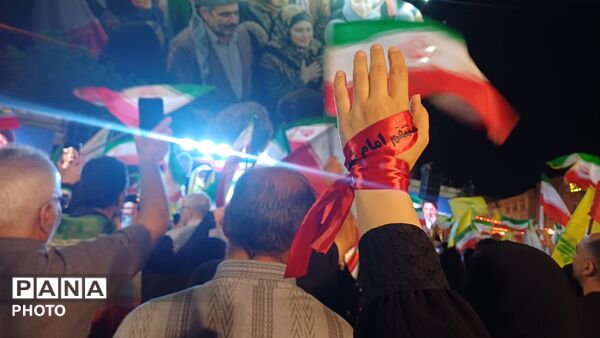مردم خون خواه رهبر شهید و پا در رکاب رهبر جدید