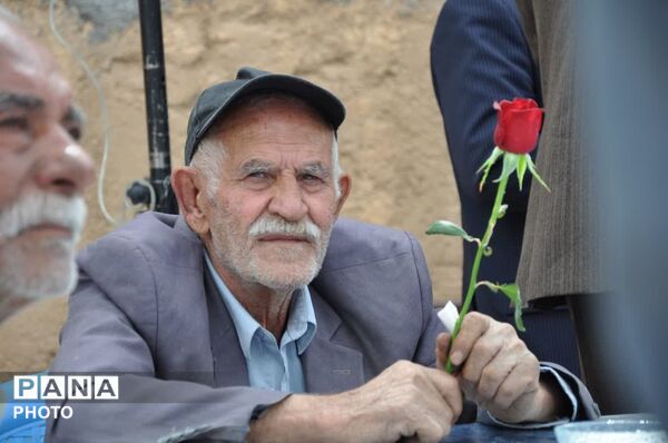 پیوند قلب‌ها در خانه جوان بخش لاران؛ بزرگداشت روز سالمند