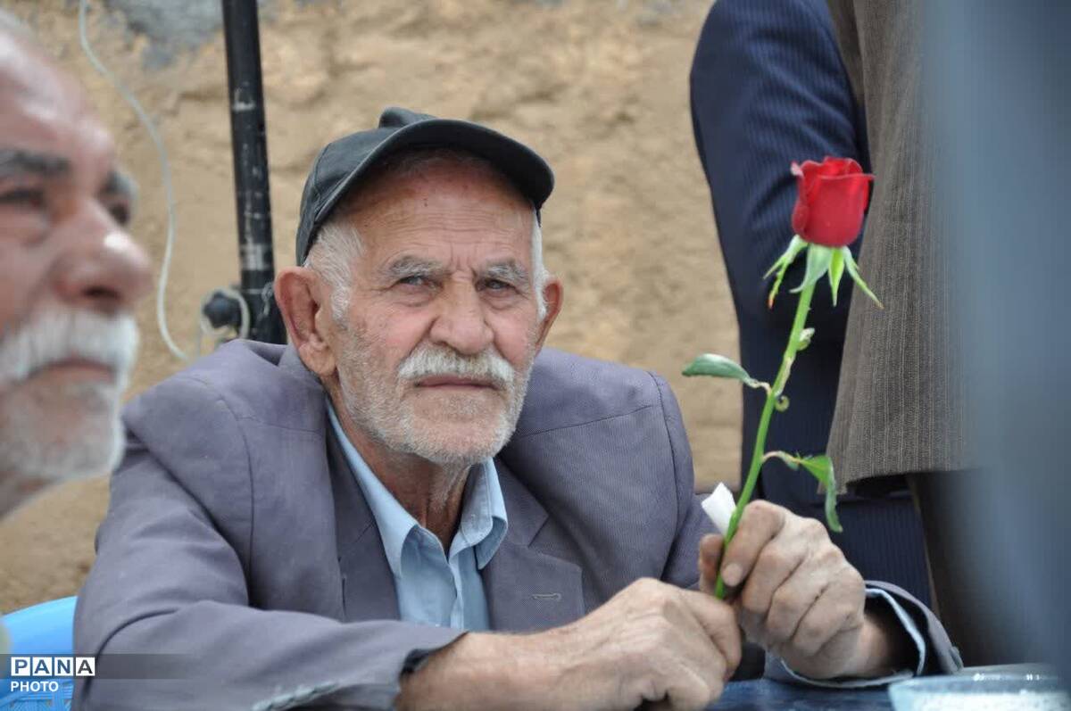پیوند قلب‌ها در خانه جوان بخش لاران؛ بزرگداشت روز سالمند