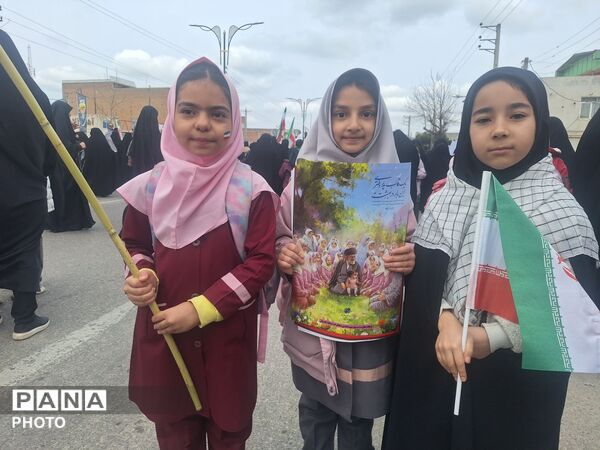 حضور دانش آموزان آزادشهری به یاد دانش آموزان میناب
