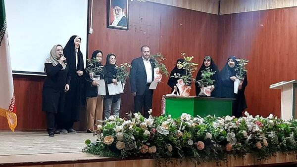 جلسه انجمن اولیا و مربیان دبستان پروین اعتصامی
