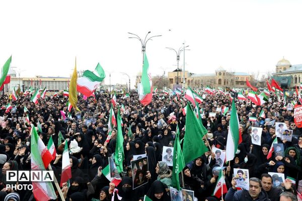 همدان یکپارچه در خروش بیعت با امام