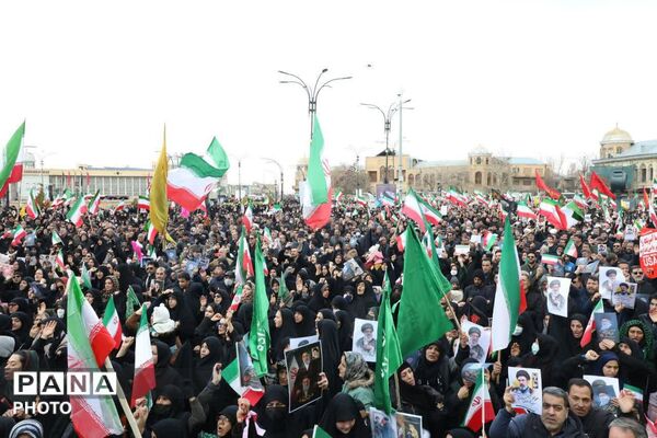 همدان یکپارچه در خروش بیعت با امام