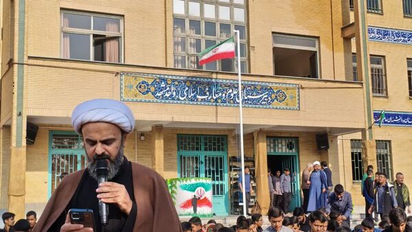 اقامه نماز باران در دبیرستان علوم و معارف شهید مطهری (ره)