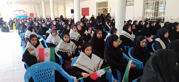 نواخته شدن زنگ مهر در شهرستان بم 