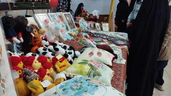 بازدید دانش آموزان از نمایشگاه پژوهش و فناوری در خلیل آباد