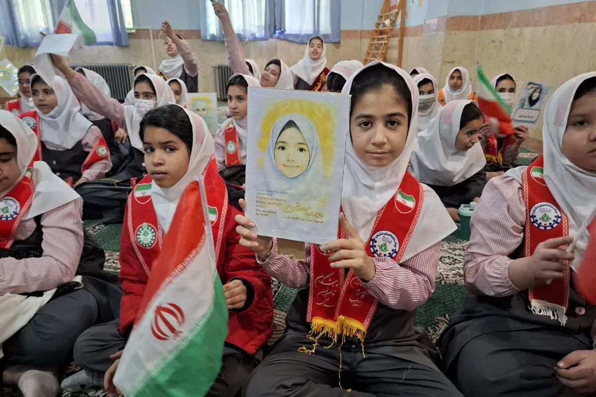 فیروزکوه میزبان طرح «لاله‌های روشن» کاشت نمادین گل به یاد شهدا