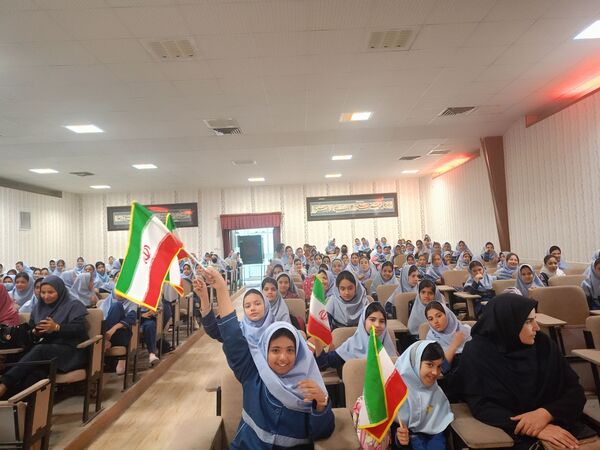 مراسم روز دانش آموز برای دختران بنت الهدی صدر 2