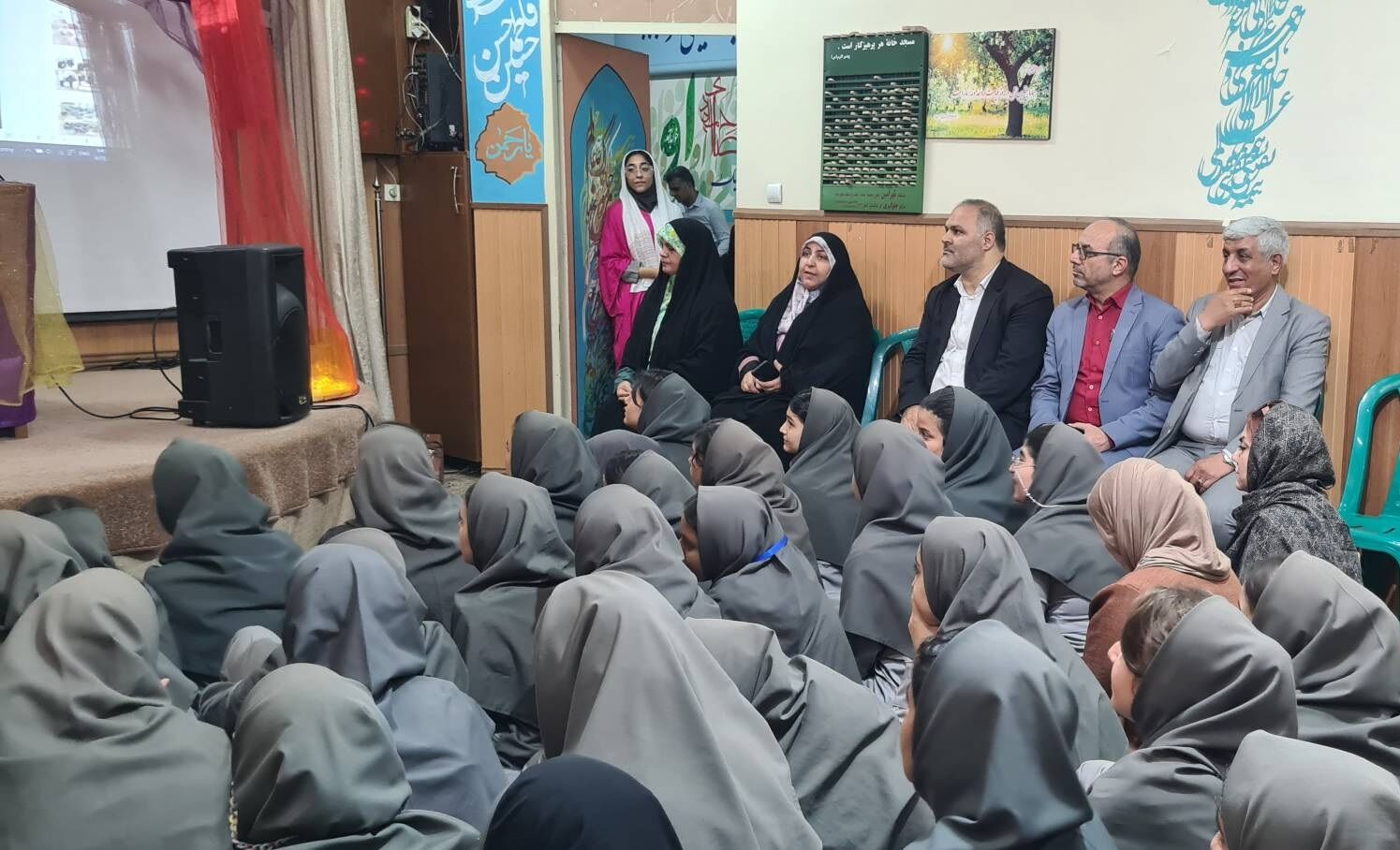 دانش‌آموزان مدرسه شایستگان افتخار آفرینان منطقه۱۶ هستند