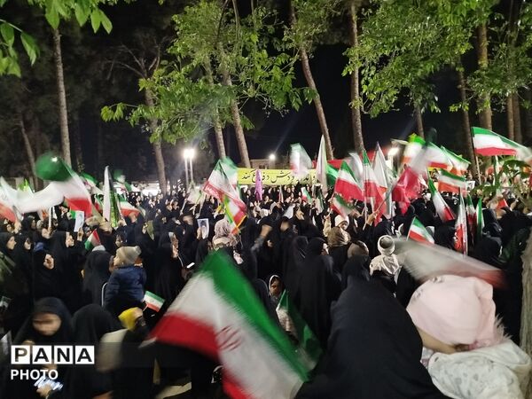اجتماع پرشور مردم در میدان مرکزی خلیل آباد