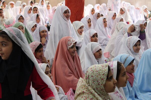آیین جشن تکلیف دانش‌آموزان دختر شهرستان پردیس در فضایی معنوی و باشکوه
