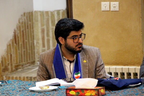 بازدید استاندار یزد از سازمان دانش‌آموزی استان یزد