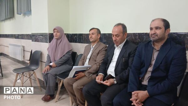 نواختن زنگ شکوفه‌ها در مدرسه مرحوم محمد پورکاشانی فردیس