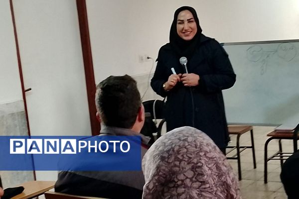 همایش آموزش خانواده در آموزشگاه جدلی ناحیه دو شهرری 