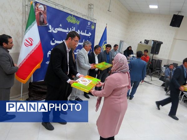 برگزاری تجلیل از همکاران طرح اکرام وایتام شهرستان بجنورد