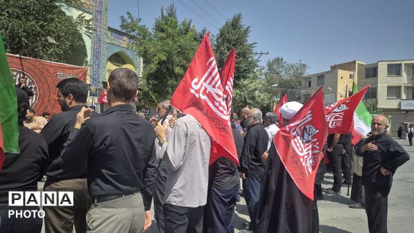 حضور پرشور جاماندگان در پیاده‌روی اربعین حسینی در شهر فارسان 
