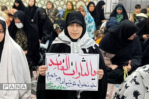 خروشِ بصیرت در صحن امامزاده جعفر (ع)؛ تالار قرآن پیشوا گنجایش دریای سوگواران مقتدا را نداشت