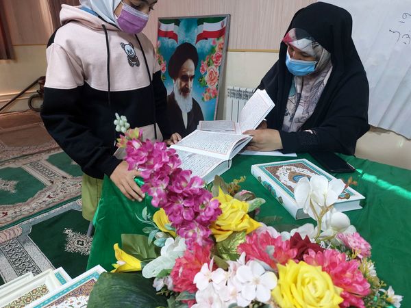 برگزاری مسابقات قرآن عترت و نماز در مدرسه شاهد حضرت معصومه (س)