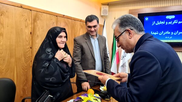 مراسم تجلیل از خانواده‌های شهدا در آموزش و پرورش گلستان