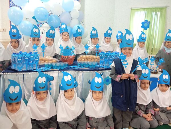 جشن آب در دبستان دخترانه نرجس یک 