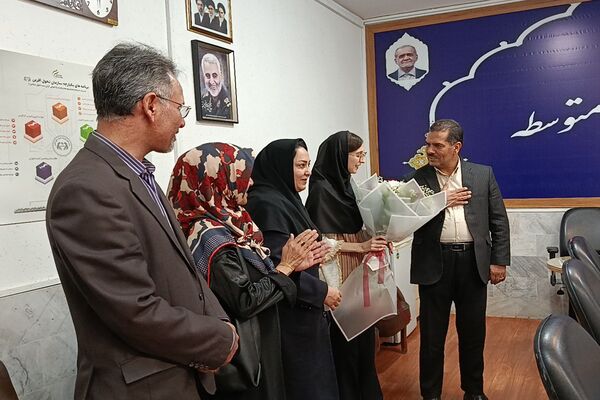 پریزاد نیرومند؛ رتبه یک کنکور سراسری گروه علوم انسانی
