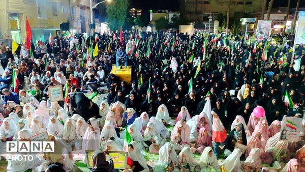 تجمعات مردمی نجف آباد همراه با جشن تکلیف دختران و اقامه نماز استغاثه