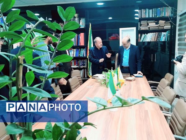 بازدید معاون وزیر و رئیس مرکز اطلاع رسانی و روابط عمومی وزارت آموزش و پرورش از مدرسه ماندگار سعادت بوشهر