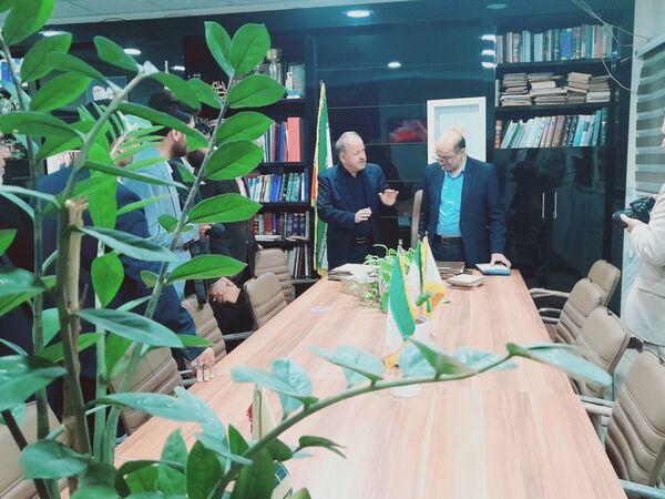 بازدید معاون وزیر و رئیس مرکز اطلاع رسانی و روابط عمومی وزارت آموزش و پرورش از مدرسه ماندگار سعادت بوشهر