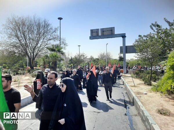 وداع باشکوه ملت با رهبر انقلاب و تشییع پیکر پاک و مطهر ایشان